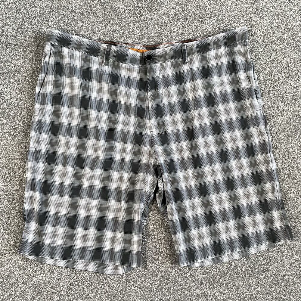 Tommy Bahama Mens Nylon Spandex Casual Summer Shorts Gray Plaid Size 38 x10